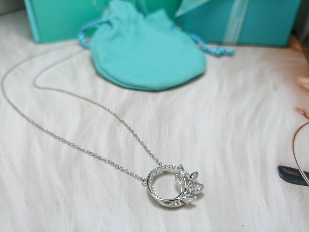 Tiffany Cubic Zirconia Vine Circle Pendant Platinum Necklace